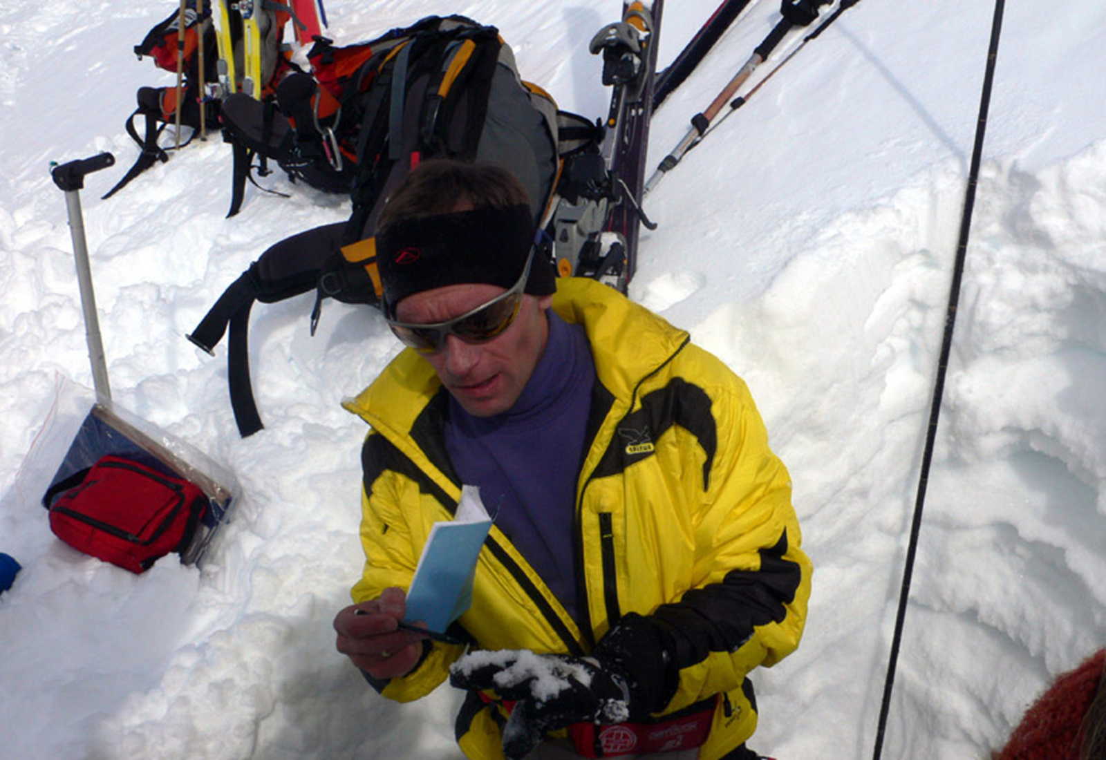 Patrick Nairz při ukázce sněhového profilu